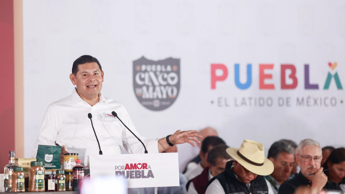Armenta anuncia obras para San José Chiapa; la más importante es la ampliación de la carretera federal