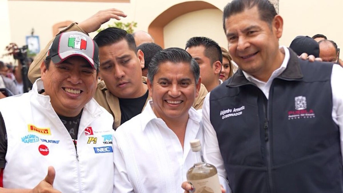Armenta escucha, de manera directa, necesidades de habitantes de Atlixco