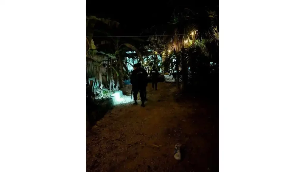 Zapato de Sem que policías encontraron en un camino.