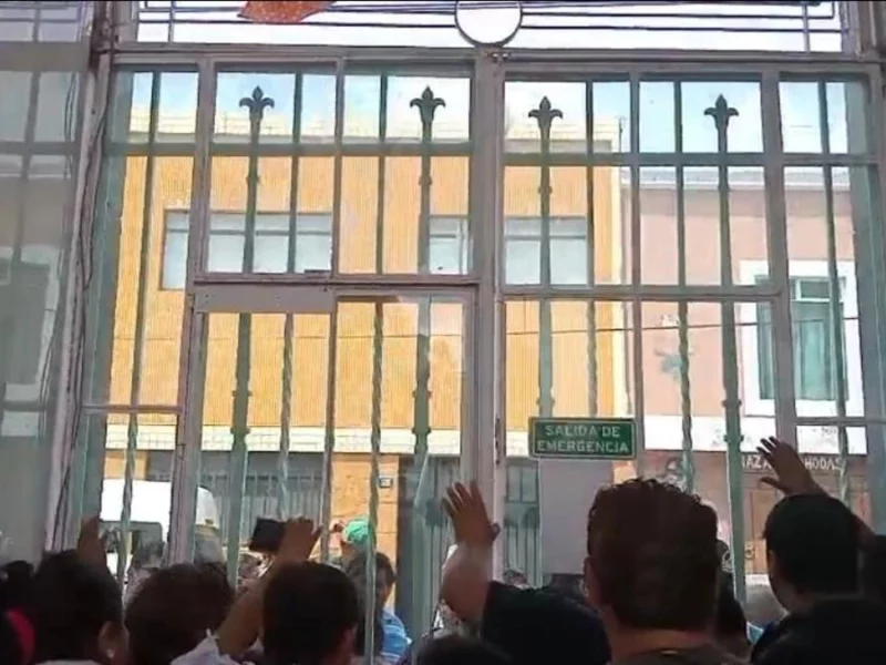 Conflicto entre socios del Instituto Angelopolitano desata trifulca a la hora de la salida