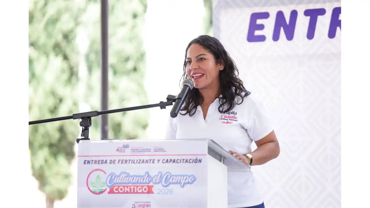 Lupita Cuautle encabeza segunda entrega de fertilizante a familias productoras
