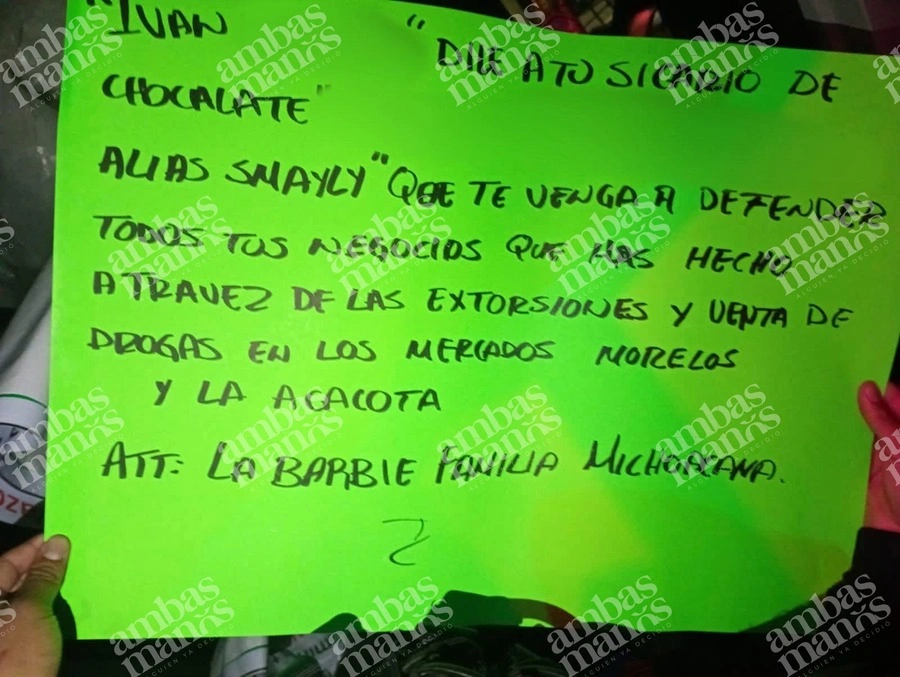Tras el ataque en Lomas 5 de Mayo, policías hallaron una lona y una cartulina en las que la Familia Michoacana se adjudica la balacera.