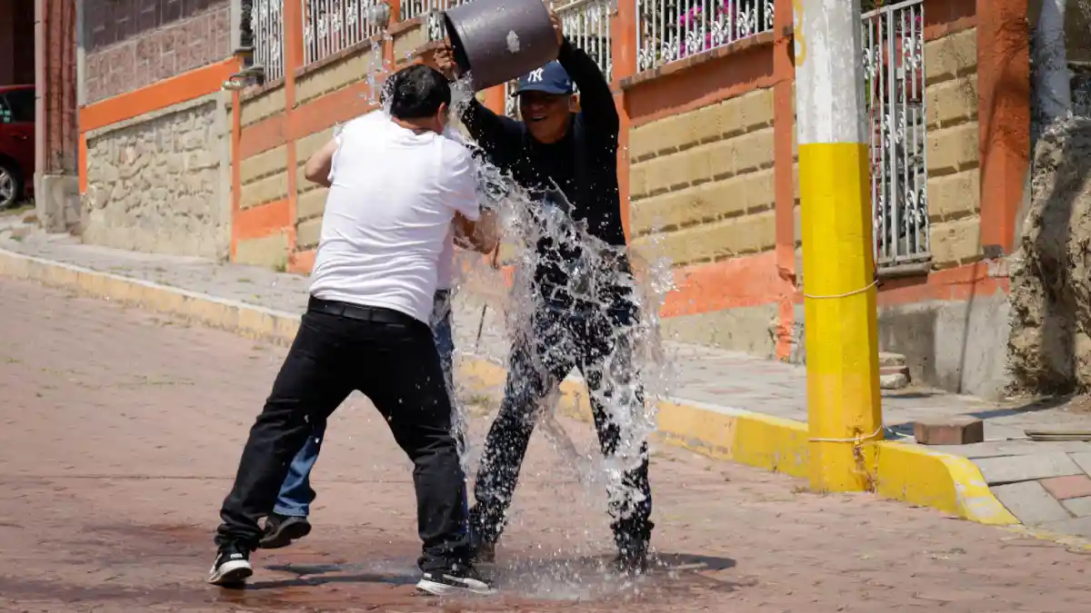 Multas de hasta 7 mil pesos pagarán poblanos que desperdicien agua este Sábado de Gloria.