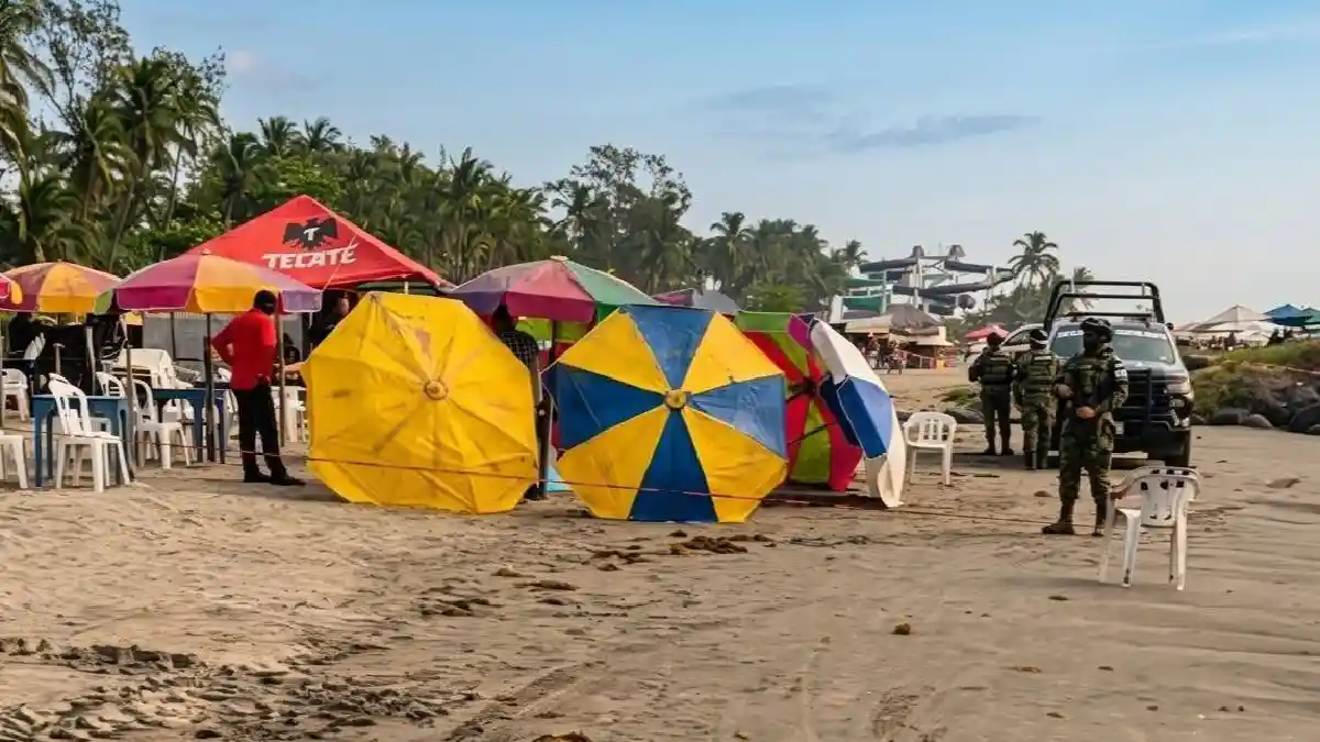 Niña originaria de Tehuacán muere ahogada al ingresar al mar en Playa Mocambo.
