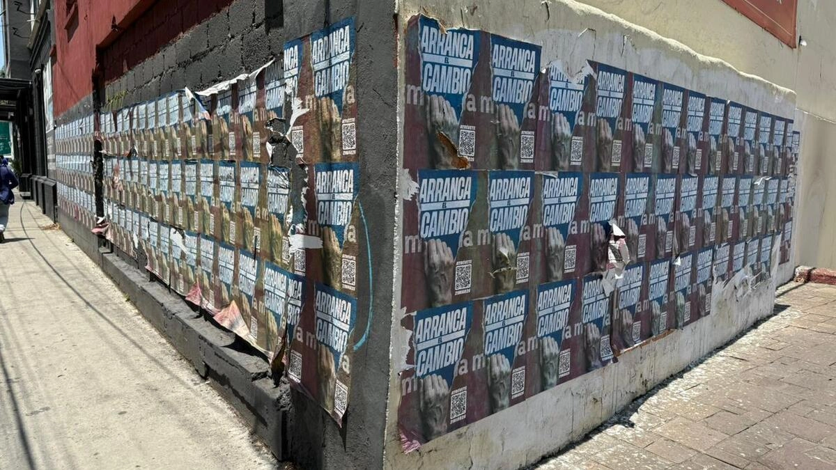 PAN tapiza de propaganda contra Morena la zona de monumentos de Puebla 