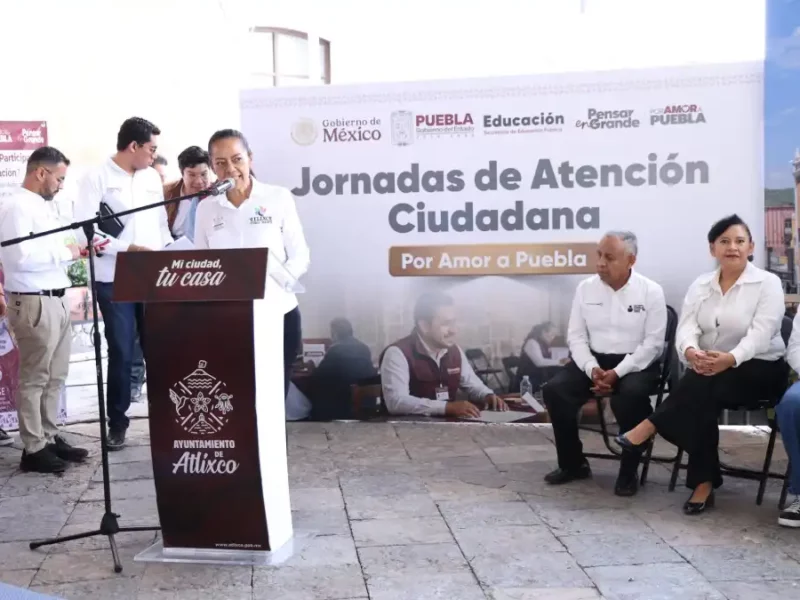 Ariadna Ayala recibe al secretario de educación en jornada "Por amor a Puebla" en Atlixco