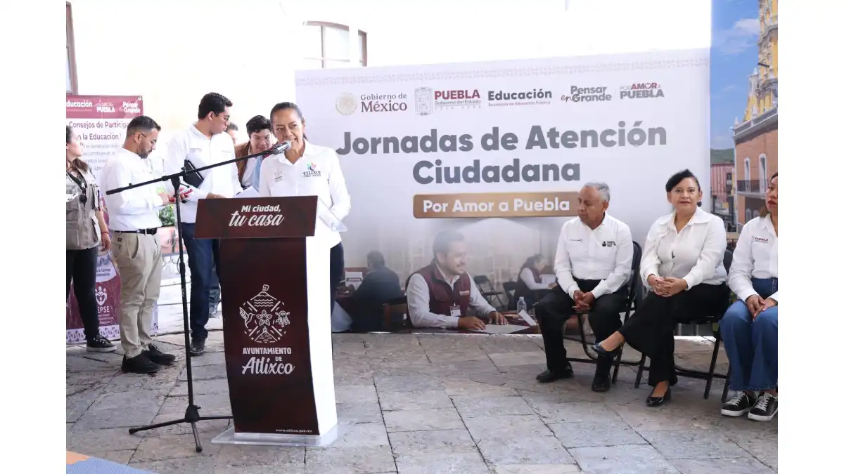 Ariadna Ayala recibe al secretario de educación en jornada "Por amor a Puebla" en Atlixco