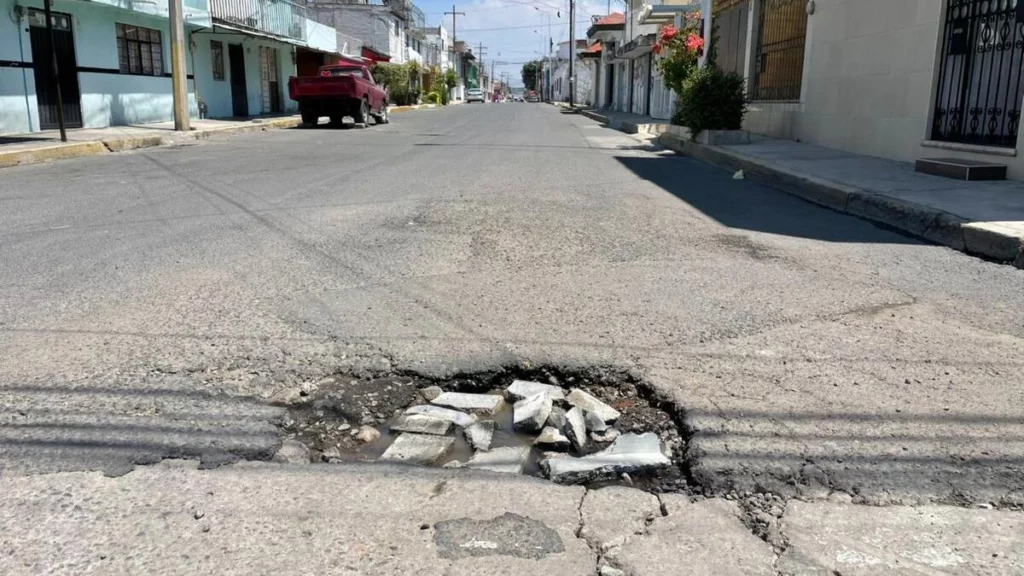 Mientras el gobierno estatal busca comunicar presencia, supervisión y capacidad de respuesta, el ayuntamiento de Puebla aparece distante de los problemas más visibles y cotidianos de la ciudad.