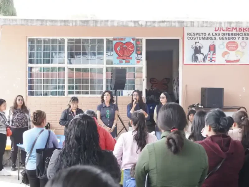 Norma Pimentel fortalece vínculo con la comunidad educativa de San Lorenzo Almecatla