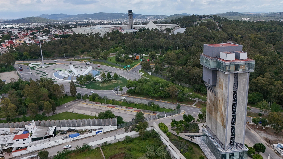Desde colocar restaurantes, hasta moverlo de lugar; Gobierno de Puebla busca qué hacer con el Teleférico y sus torres