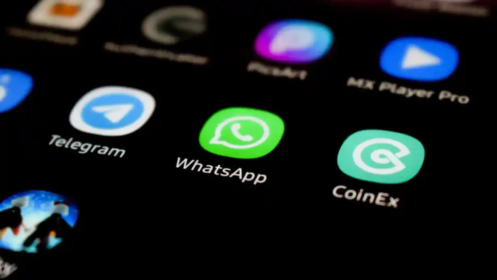 WhatsApp cuenta con las versiones oficiales Web y Business.