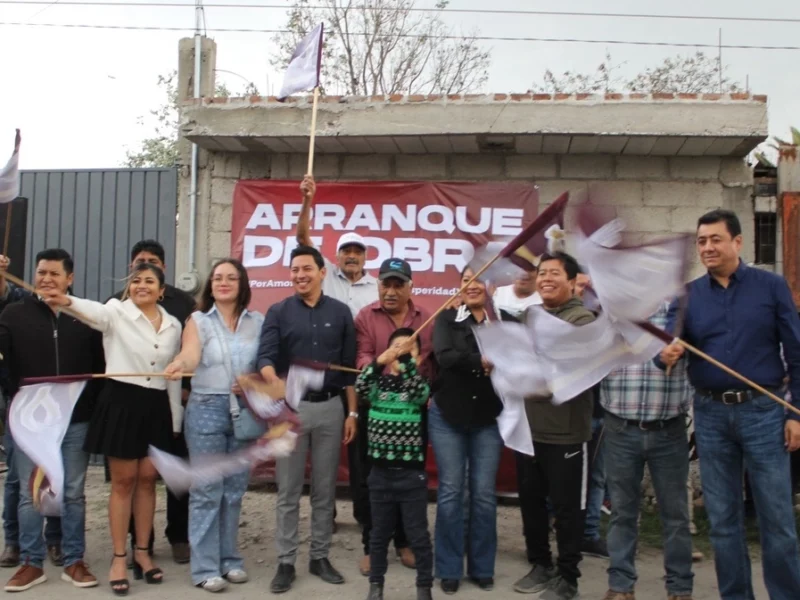 Mateo Hernández inicia obra de adoquinamiento en el barrio de San Nicolás, Tecamachalco