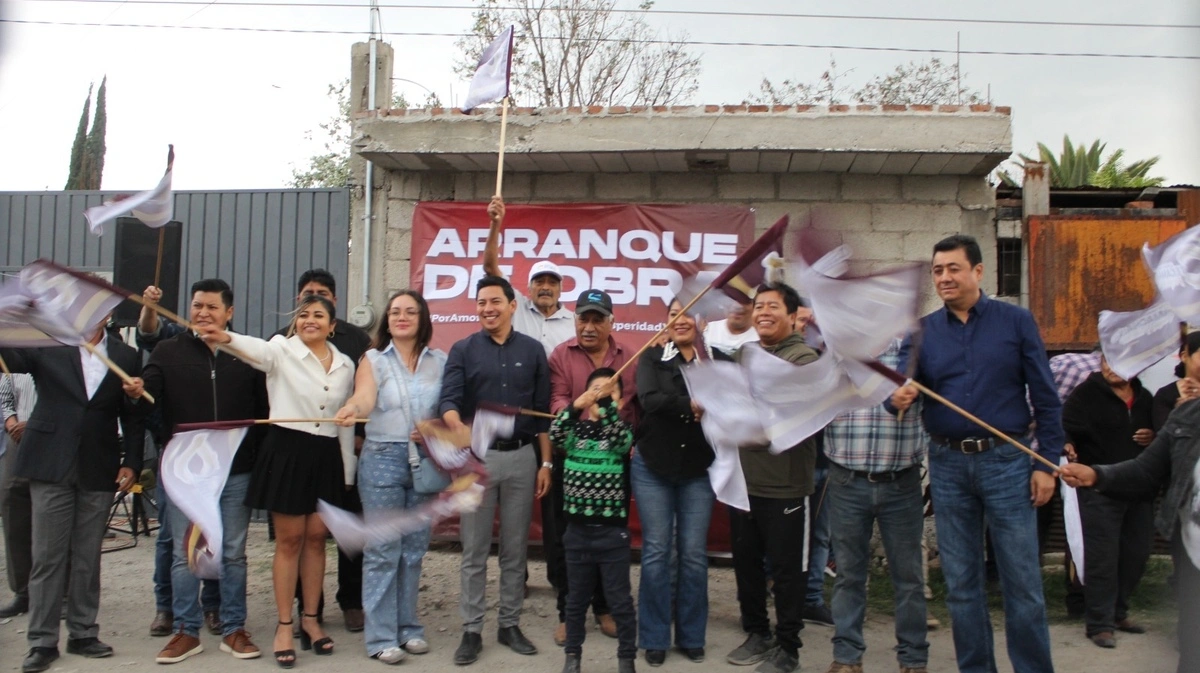 Mateo Hernández inicia obra de adoquinamiento en el barrio de San Nicolás, Tecamachalco