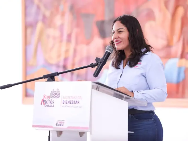 Lupita Cuautle entrega apoyos económicos a planteles educativos del municipio
