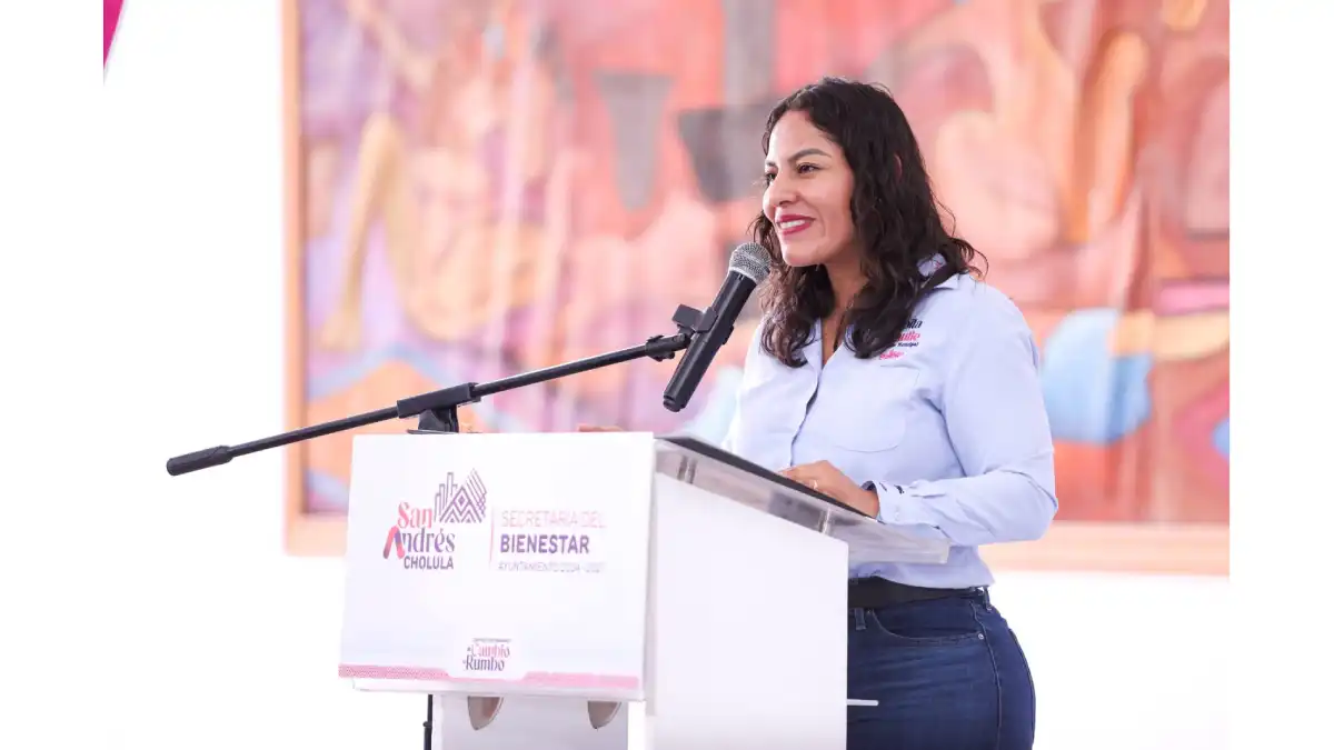 Lupita Cuautle entrega apoyos económicos a planteles educativos del municipio