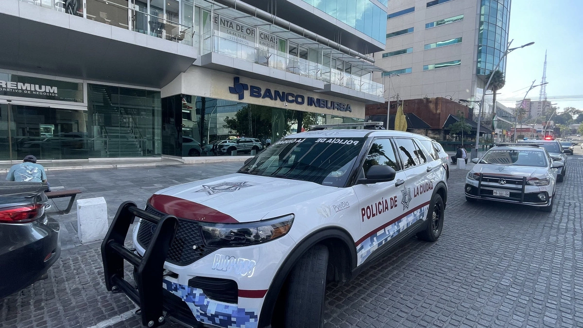 Asaltan a tres cuentahabientes en el banco Inbursa de la Avenida Juárez