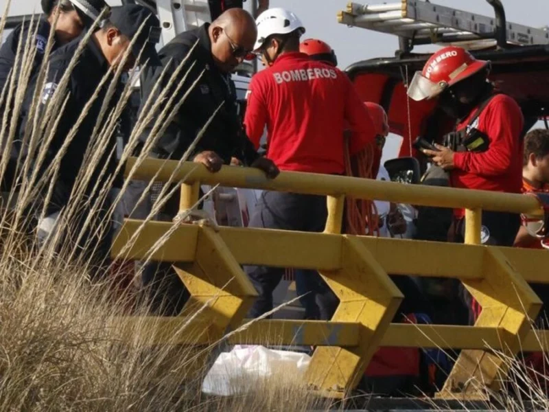 Muere mujer al ser atropellada y caer desde un puente en Periférico Ecológico