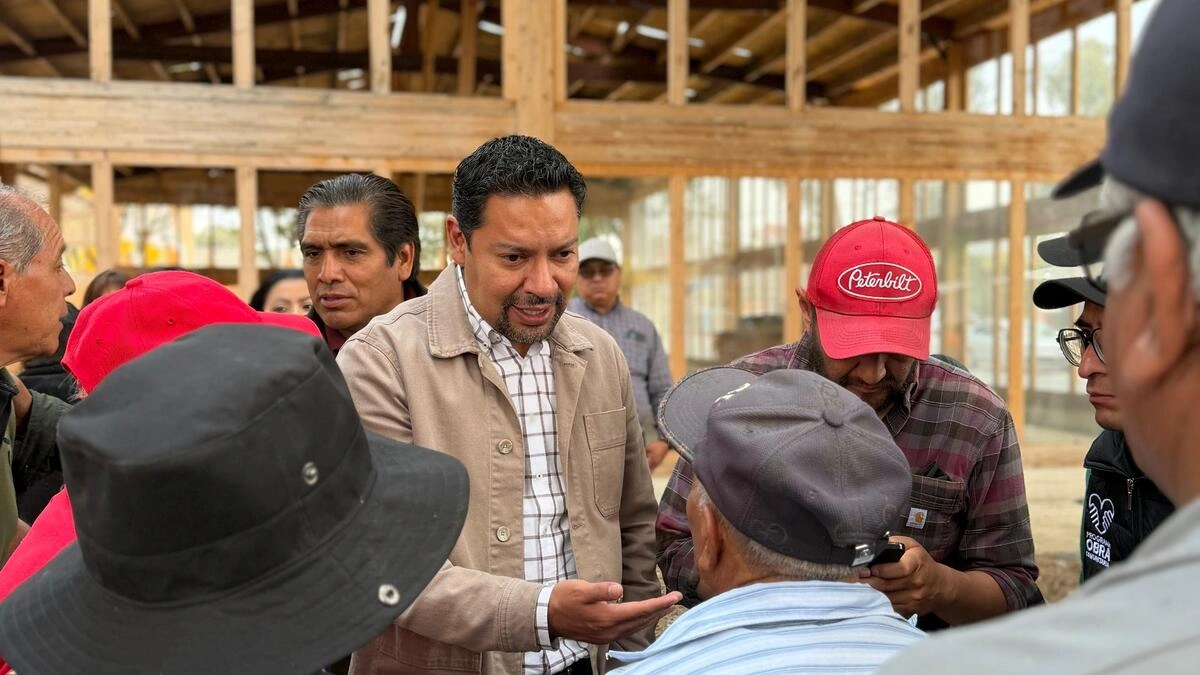 Andrés Villegas encabeza asamblea para resolver el problema del parque en el Barrio de San Juan
