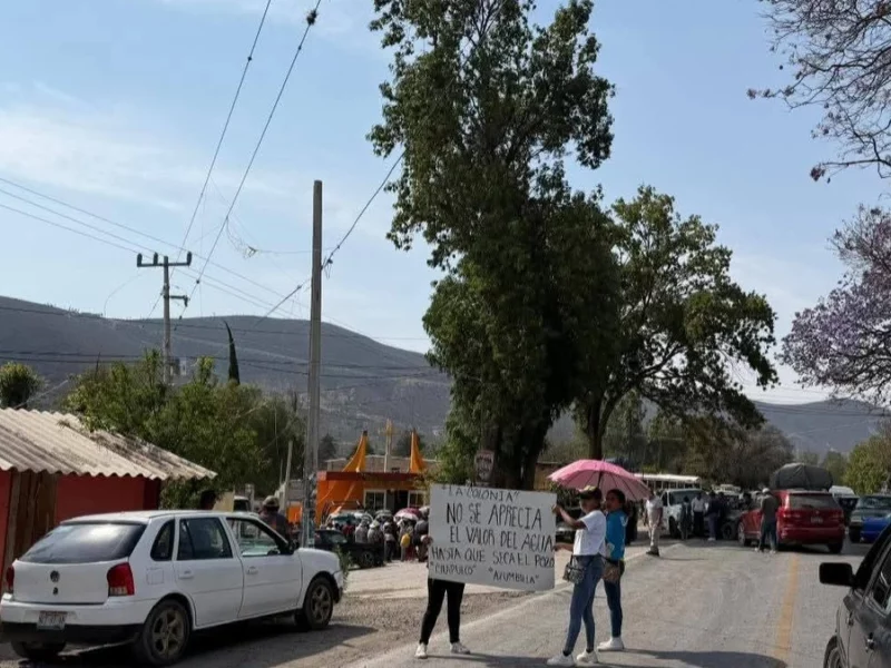 Bloqueo en la carretera federal México-Veracruz cumple 28 horas