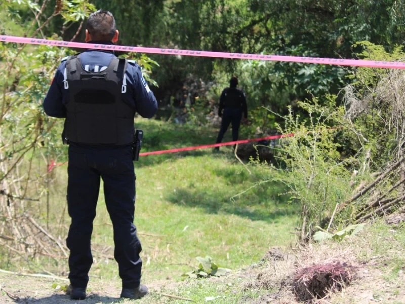 Hallan cadáver desnudo y con impactos de bala en San Francisco Totimehuacan