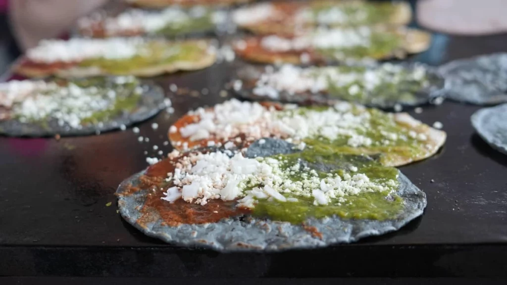 Este 8 de abril. 90 cocineras de La Resurrección se dieron cita en la Feria de la Gordita 2026 de Puebla.