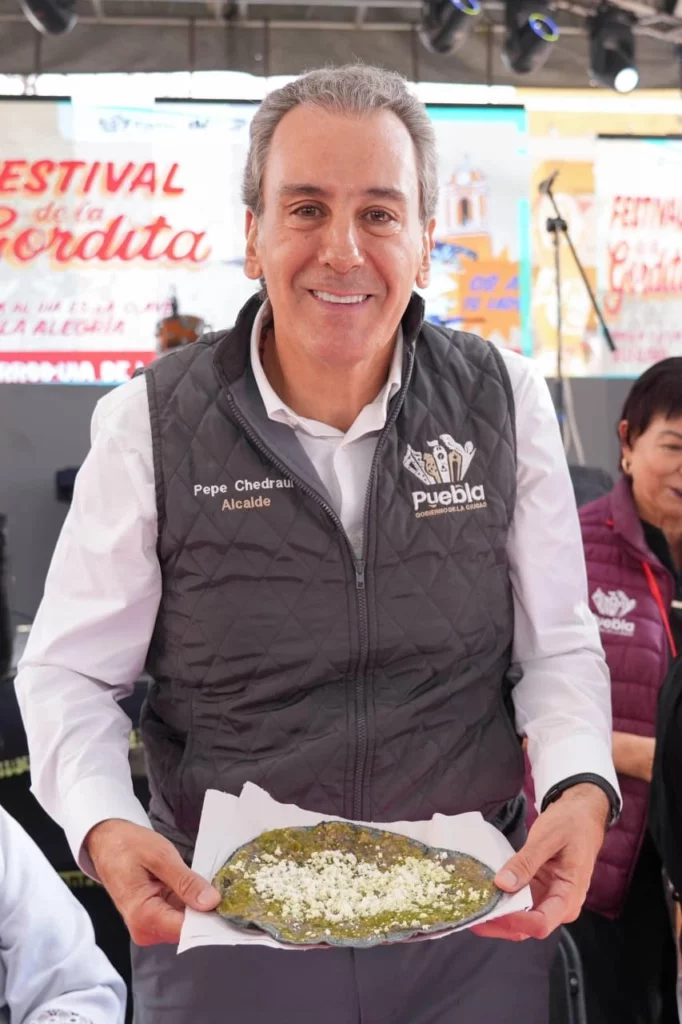 El edil Pepe Chedraui inauguró la Feria de la Gordita 2026 de Puebla, donde 90 cocineras participaron.