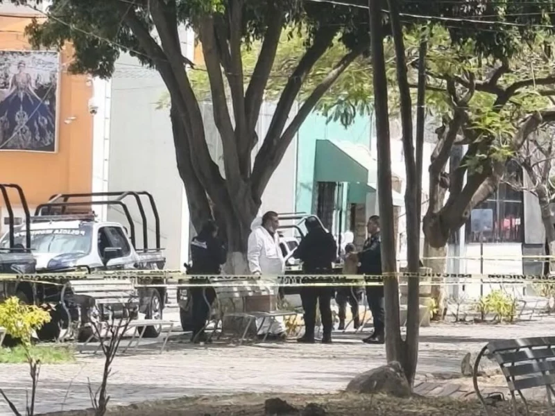 Sorprenden a dos hombres con un cráneo humano en Tehuacán