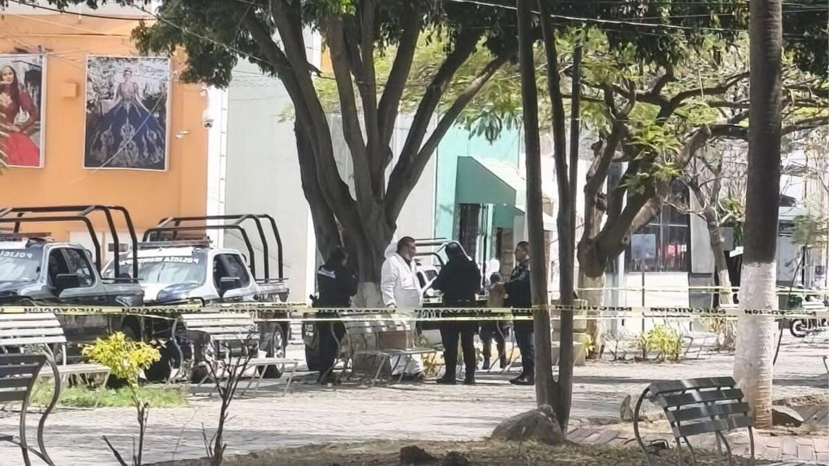 Sorprenden a dos hombres con un cráneo humano en Tehuacán