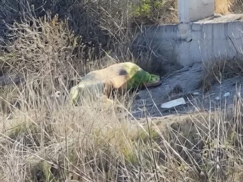 Hallan cuerpo encobijado en Chapulco