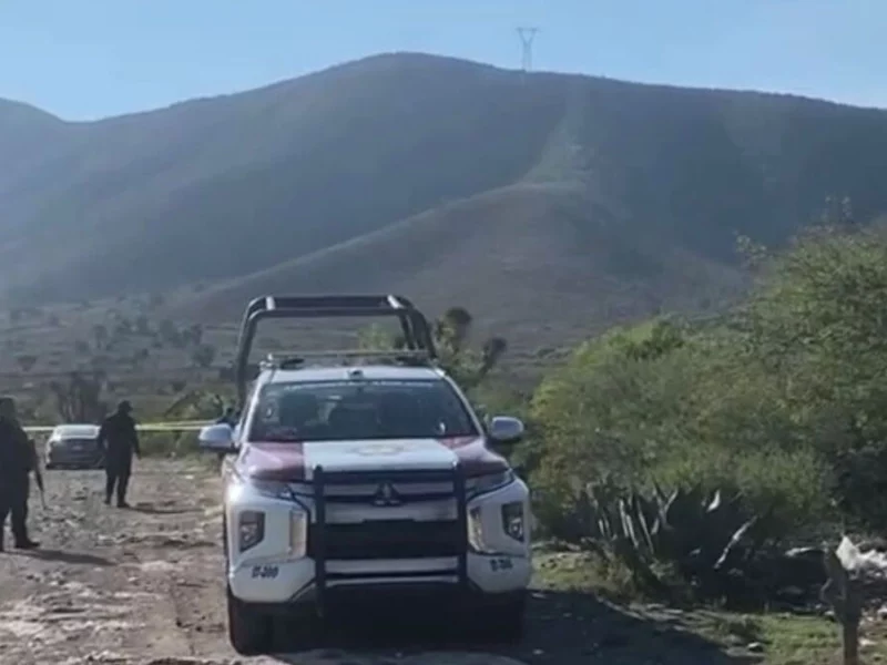 Hallan dos cuerpos encobijados dentro de un vehículo en Azumbilla