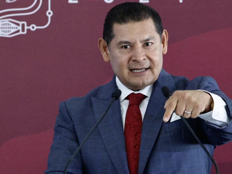 Van 43 funcionarios destituidos por entrega de plazas irregulares en escuelas de Puebla