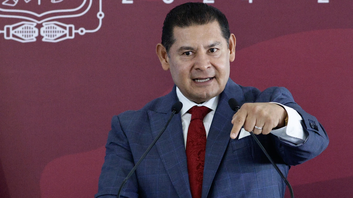 Van 43 funcionarios destituidos por entrega de plazas irregulares en escuelas de Puebla