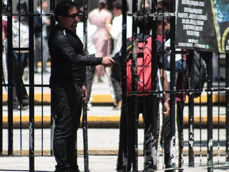 SEP analiza implementar detectores de metales en escuelas de Puebla