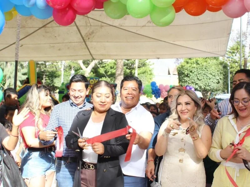 Juegos mecánicos, regalos y helado en la celebración del Día del Niño en Tecamachalco