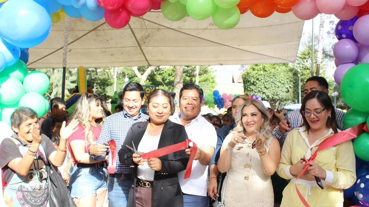 Juegos mecánicos, regalos y helado en la celebración del Día del Niño en Tecamachalco