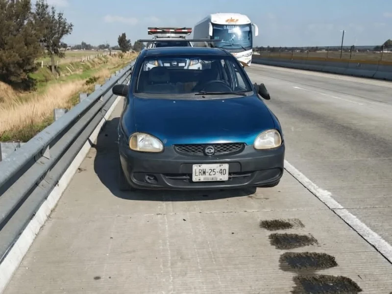 Hallan cuerpo encobijado sobre la autopista Puebla-Orizaba
