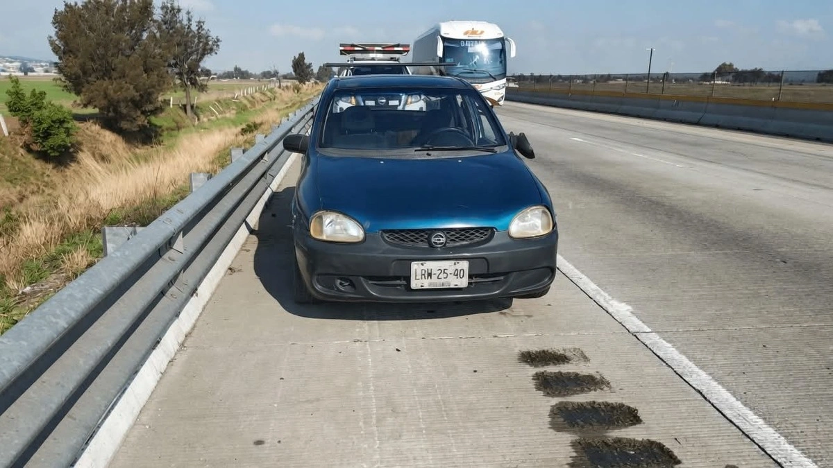 Hallan cuerpo encobijado sobre la autopista Puebla-Orizaba