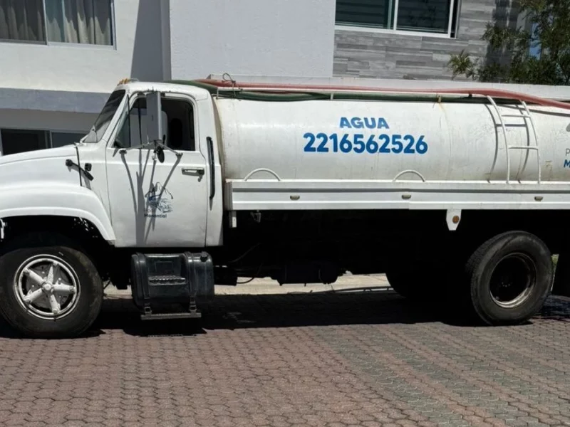 Vecinos reclaman falta de agua en el costoso fraccionamiento la Antigua Cementera