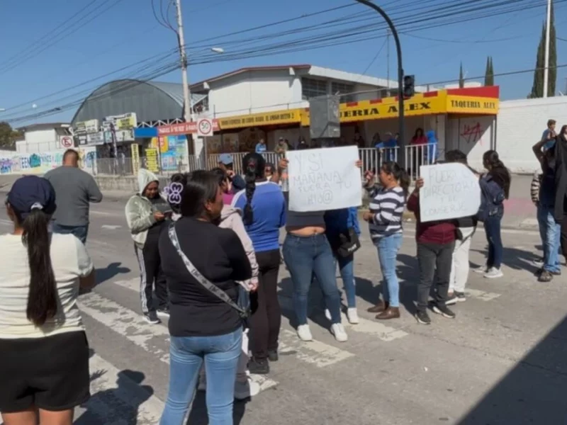 Separan a intendente de primaria en Temoxtitla por espiar a los alumnos en los baños
