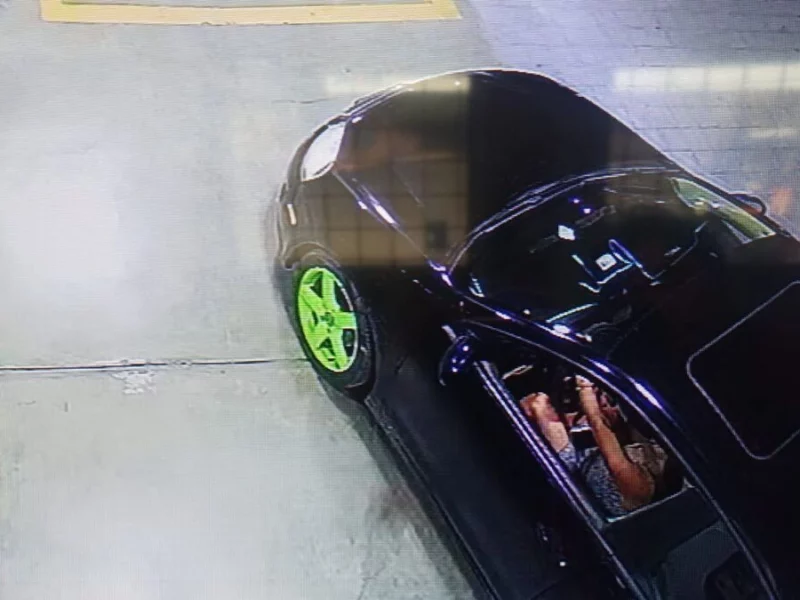 VIDEO: Conductora carga en gasolinera en la Recta a Cholula y huye sin pagar 