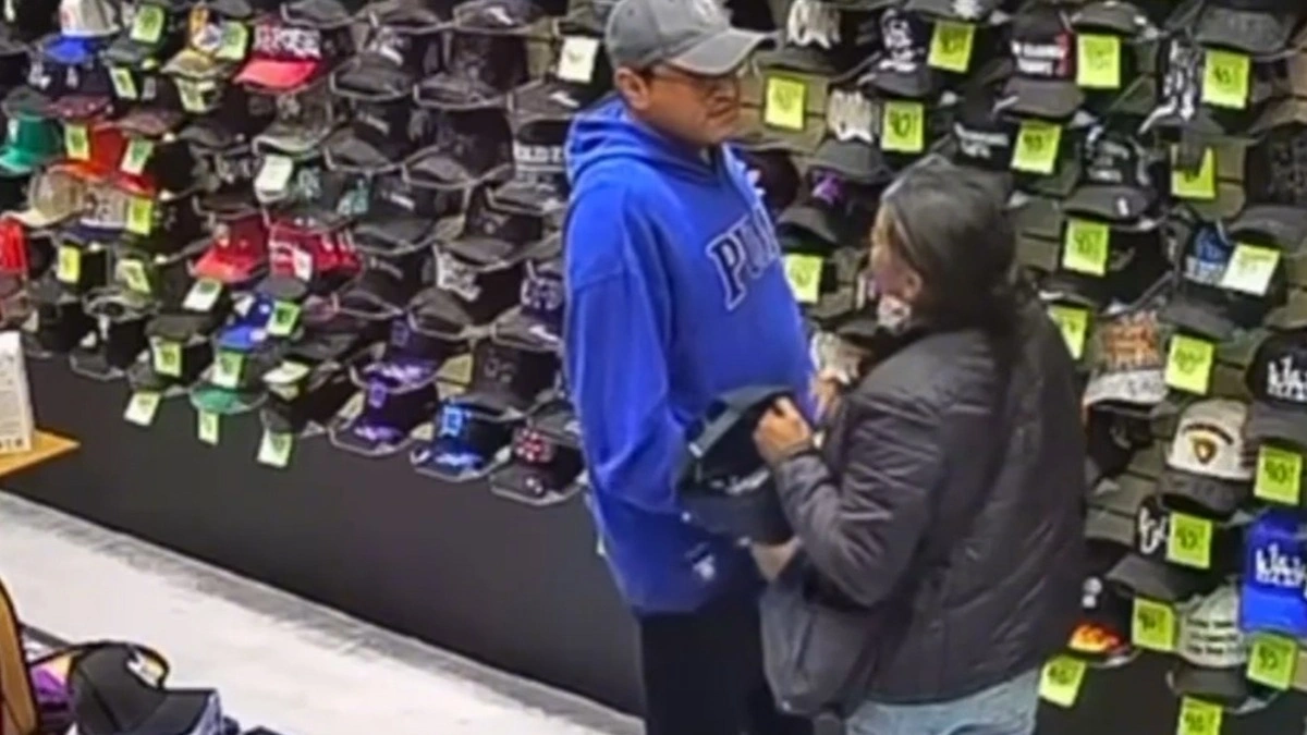 VIDEO: Farderos roban 6 mil pesos en gorras en Vía San Ángel
