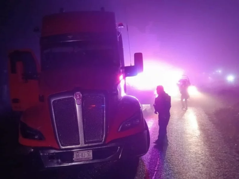 Tras persecución, en Tlatlauquitepec recuperan tráiler robado en la Amozoc-Perote