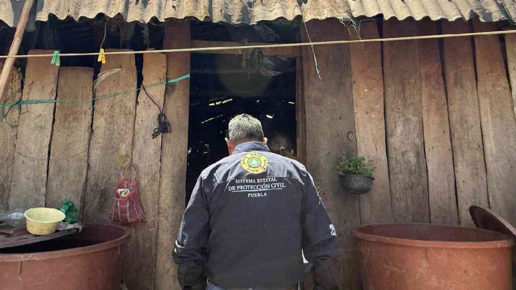PC entregó apoyos a afectados por lluvias en Pantepec.