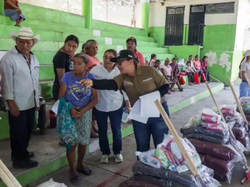 PC entregó apoyos a afectados por lluvias en Pantepec.
