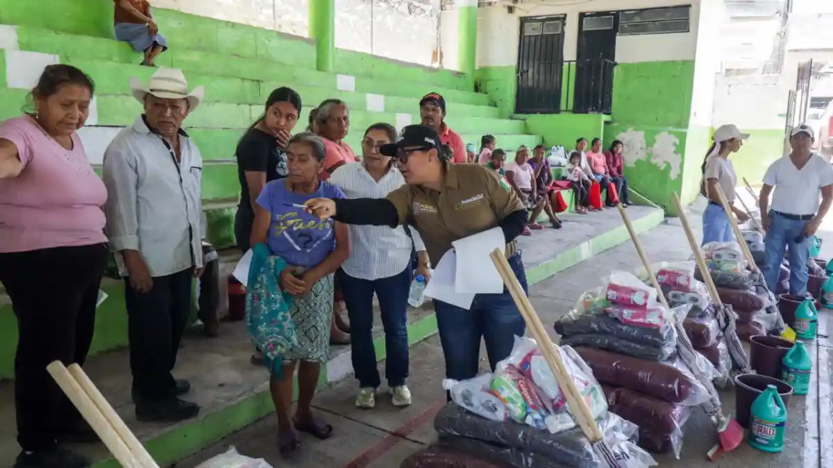 PC entregó apoyos a afectados por lluvias en Pantepec.