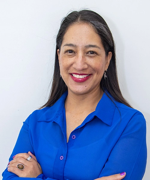 Argelia Berenice Urbina Nájera escribe "Los maestros entre vocación y precariedad en la era digital".