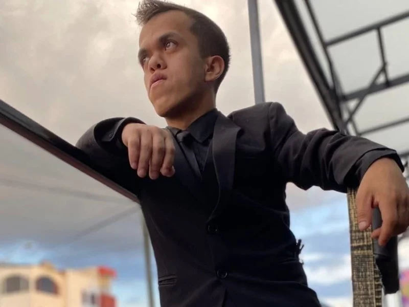 Ariel Lazcano es el joven que murió al caer de su scooter en El Mirador