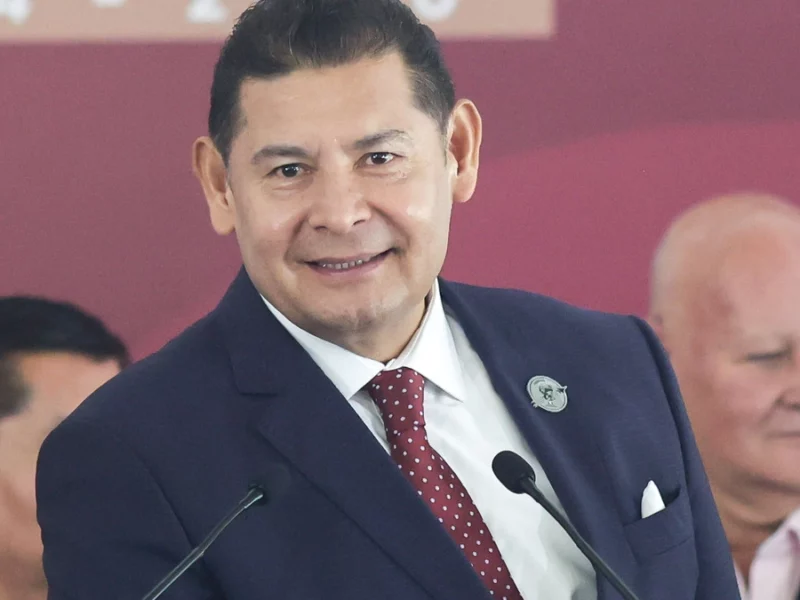 Armenta pide a alcaldes que contraten agentes de vialidad para contribuir en obras de pavimentación
