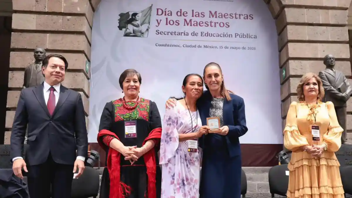 Claudia Sheinbaum anuncia incremento salarial del 9% para las maestras y maestros de México.