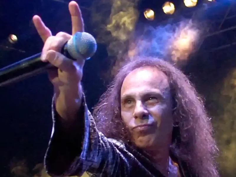 Día Mundial del Heavy Metal: Fanáticos conmemoran el legado de Ronnie James.